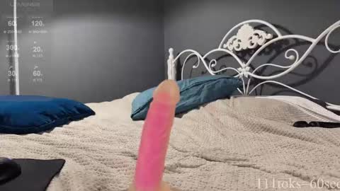 Snapshot of emma_lov2 chatting on October 9, 5:39 pm Emma Voss online show from October 9, 5:39 pm