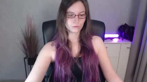 emma online show from December 4, 7:21 am