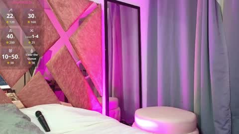 EMMA REVEES  online show from April 28, 5:22 am