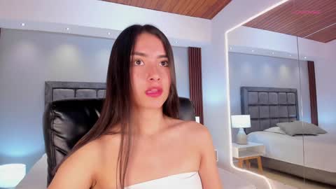Snapshot of emmaa_robertts chatting on January 3, 12:30 pm Emma  Everyday From 0530 to 1430 Col Time online show from January 3, 12:30 pm