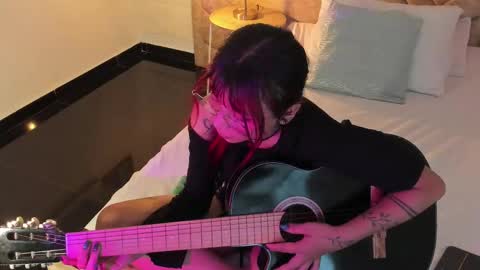           online show from March 19, 9:52 pm