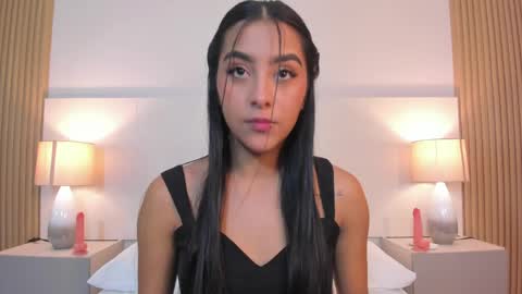 emmaespencer  online show from April 25, 11:35 am