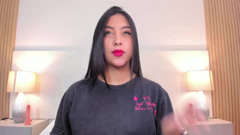 emmaespencer  online show from April 24, 11:24 am