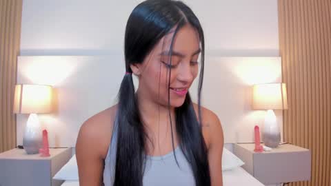 emmaespencer  online show from April 21, 11:50 am