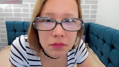 Emma 3 online show from February 2, 1:37 am