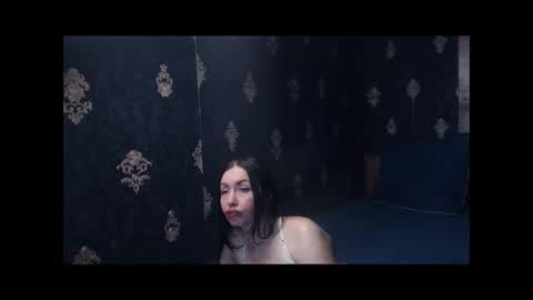 EmmaGoldX online show from April 22, 7:00 pm