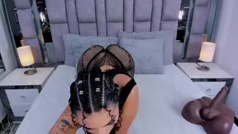 EMMA HILL online show from April 23, 2:52 pm