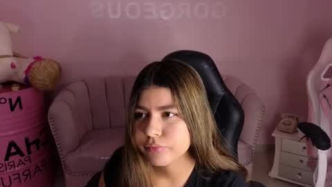 Snapshot of emmalee_a chatting on February 20, 10:37 am Emma online show from February 20, 10:37 am