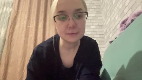 emmanoir_ online show from March 5, 10:12 pm