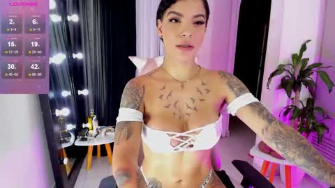 Emma Russell online show from November 30, 10:14 pm