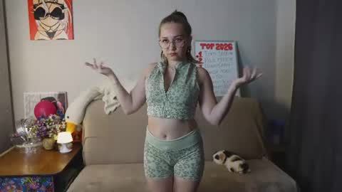 Mia online show from August 2, 7:06 pm