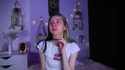 Snapshot of emmie_everly chatting on October 12, 9:17 pm emmie_everly online show from October 12, 9:17 pm