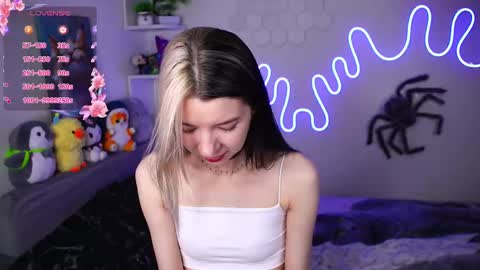 emmie_everly online show from April 24, 8:11 pm