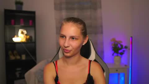 Emmie online show from June 18, 6:46 pm
