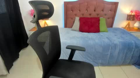 Emmi online show from September 10, 3:01 pm