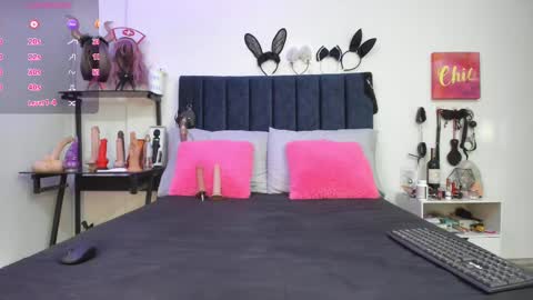          online show from March 7, 12:12 pm