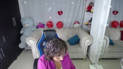 Emmily online show from February 25, 11:37 pm