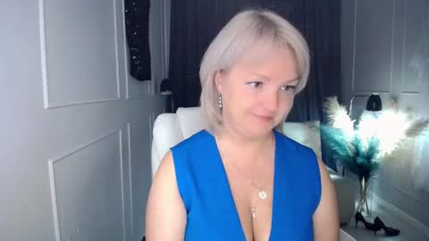 Snapshot of emmmam chatting on September 22, 6:23 am emmmam online show from September 22, 6:23 am