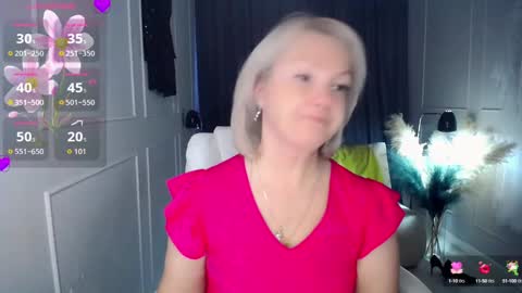 Snapshot of emmmam chatting on October 8, 8:40 am emmmam online show from October 8, 8:40 am