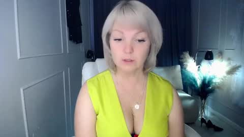 Snapshot of emmmam chatting on October 7, 7:57 am emmmam online show from October 7, 7:57 am