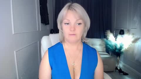 Snapshot of emmmam chatting on October 2, 2:33 pm emmmam online show from October 2, 2:33 pm