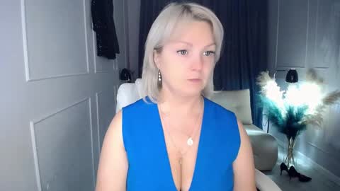 Snapshot of emmmam chatting on October 14, 12:41 pm emmmam online show from October 14, 12:41 pm
