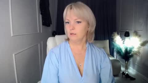 Snapshot of emmmam chatting on October 16, 11:02 am emmmam online show from October 16, 11:02 am