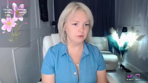 Snapshot of emmmam chatting on September 15, 12:02 pm emmmam online show from September 15, 12:02 pm