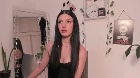Snapshot of emperatriiiz chatting on February 10, 8:42 pm Emperatriz online show from February 10, 8:42 pm