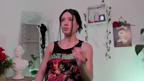 Snapshot of emperatriiiz chatting on February 23, 5:34 pm Emperatriz online show from February 23, 5:34 pm