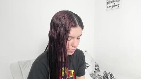 Snapshot of emperatriiiz chatting on December 5, 7:49 pm Emperatriz online show from December 5, 7:49 pm