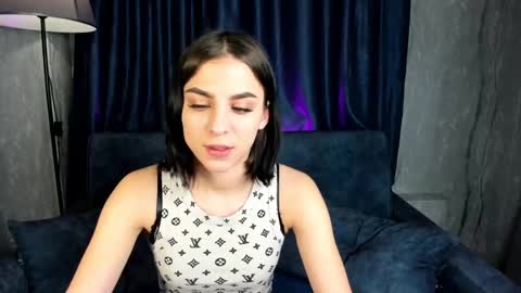 Snapshot of emy__angel chatting on December 7, 12:41 am emy__angel online show from December 7, 12:41 am