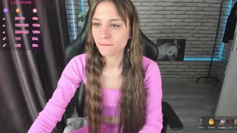 Snapshot of emy__angel chatting on October 12, 12:13 am emy__angel online show from October 12, 12:13 am