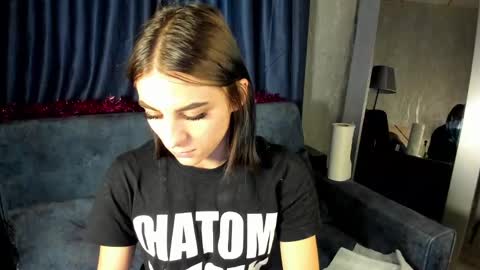 Snapshot of emy__angel chatting on December 16, 8:31 am emy__angel online show from December 16, 8:31 am