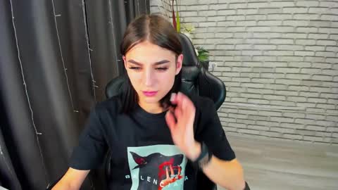 Snapshot of emy__angel chatting on February 1, 12:51 am emy__angel online show from February 1, 12:51 am