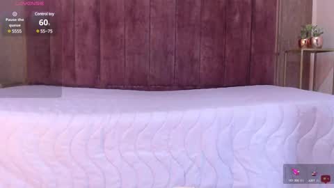 Snapshot of emy_leon chatting on February 19, 9:14 pm Emy online show from February 19, 9:14 pm