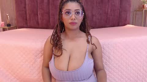 Snapshot of emy_leon chatting on March 9, 7:37 pm Emy online show from March 9, 7:37 pm