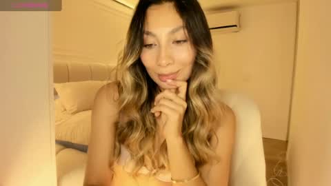 emyconneer online show from April 28, 2:27 am