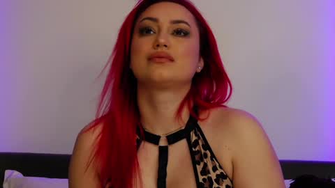 Snapshot of emyhilton_ chatting on February 6, 5:35 am Emy online show from February 6, 5:35 am
