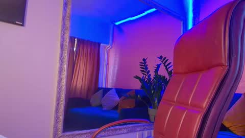 Eliza online show from March 11, 5:33 am