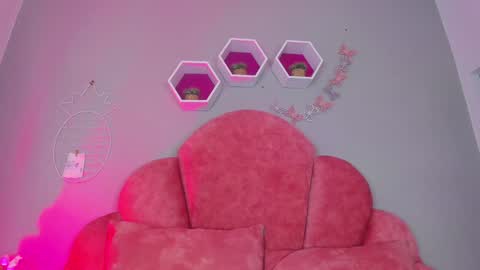 Snapshot of engelstone_ chatting on February 7, 7:27 pm E N G E L online show from February 7, 7:27 pm