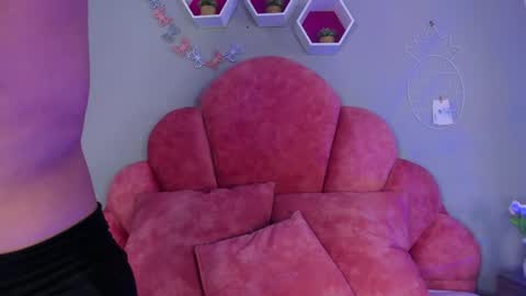 Snapshot of engelstone_ chatting on February 8, 7:27 pm E N G E L online show from February 8, 7:27 pm