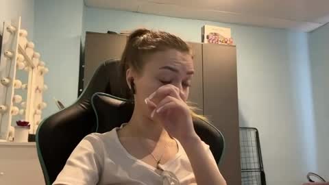 Lily online show from April 22, 3:03 am