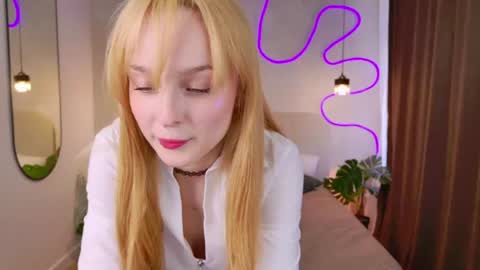 Vivian  online show from August 5, 7:37 am