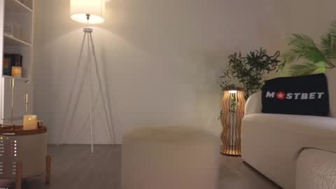 Call me Erica online show from December 6, 7:32 am