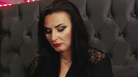 Erica online show from February 8, 7:49 pm