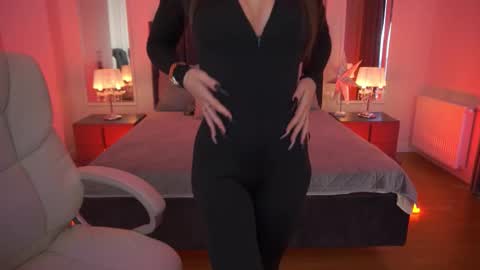 Erica online show from February 16, 1:55 pm