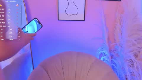 Erika Mendez online show from October 28, 8:03 pm