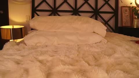 Erikabee online show from January 13, 7:07 pm