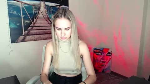 Snapshot of erikagavin chatting on October 17, 12:08 pm Erika online show from October 17, 12:08 pm